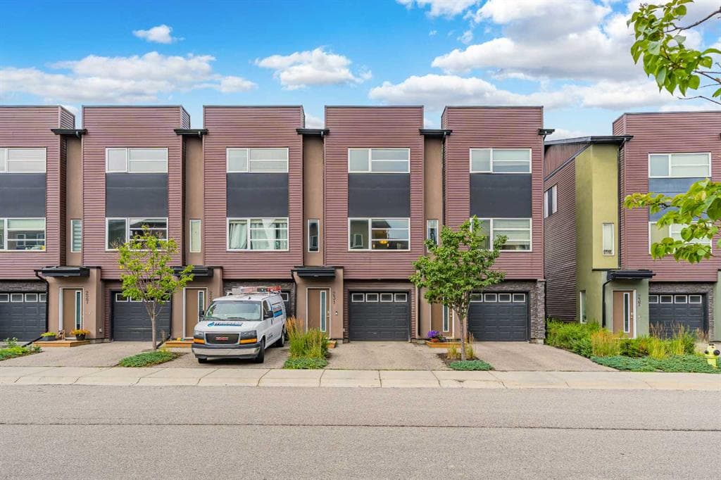 2-bed Townhouse for sale at 231 Covecreek Circle NE, Calgary