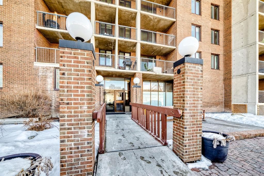 1-bed Apartment for sale at 112, 4944 Dalton Drive NW, Calgary