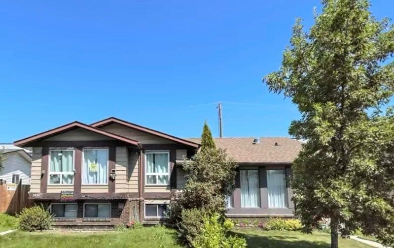 5-bed Semi-detached for sale at 5410 Temple Road NE, Calgary