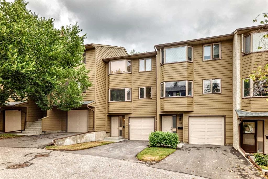 3-bed Townhouse for sale at 164 Glamis Terrace SW, Calgary