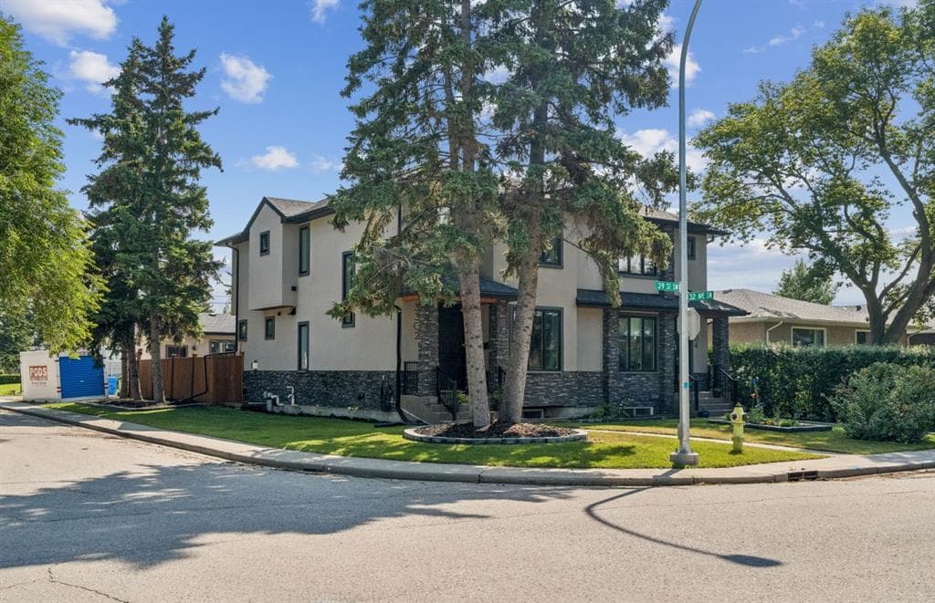 4-bed Semi-detached for sale at 3302 39 Street SW, Calgary