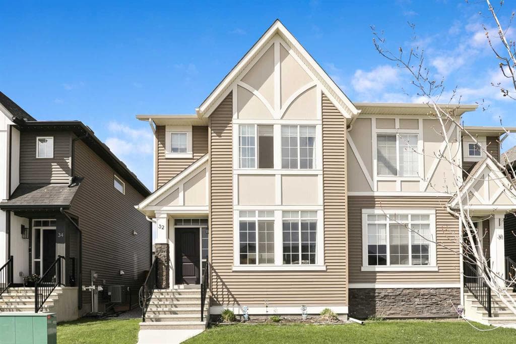 32 Wolf Crescent — photo 1