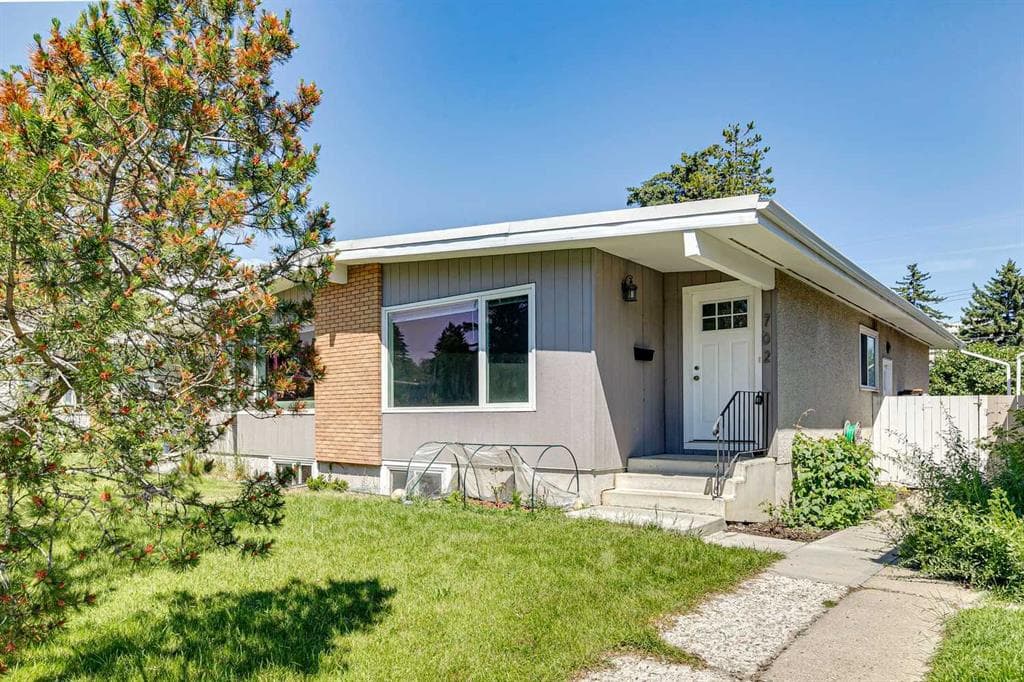 4-bed Semi-detached for sale at 702 Kingsmere Crescent SW, Calgary