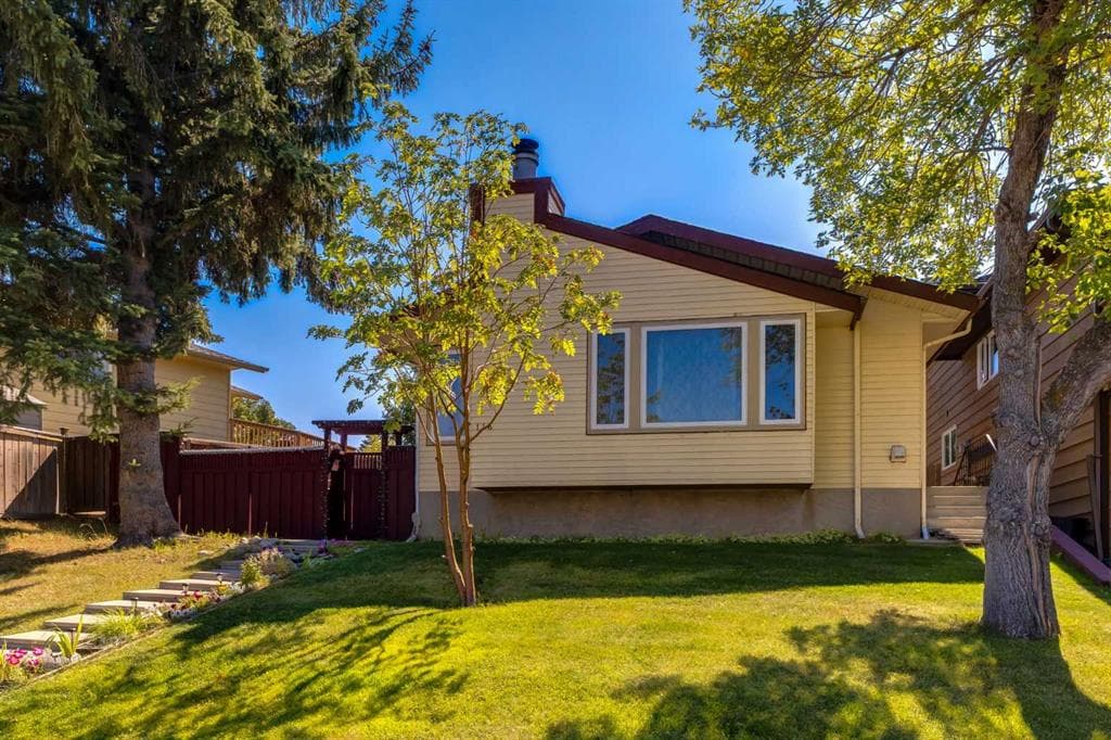 4-bed Detached for sale at 116 Bearberry Crescent NW, Calgary