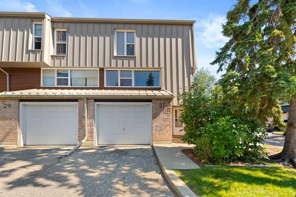 3-bed Townhouse for sale at 31 Brae Glen Court SW, Calgary