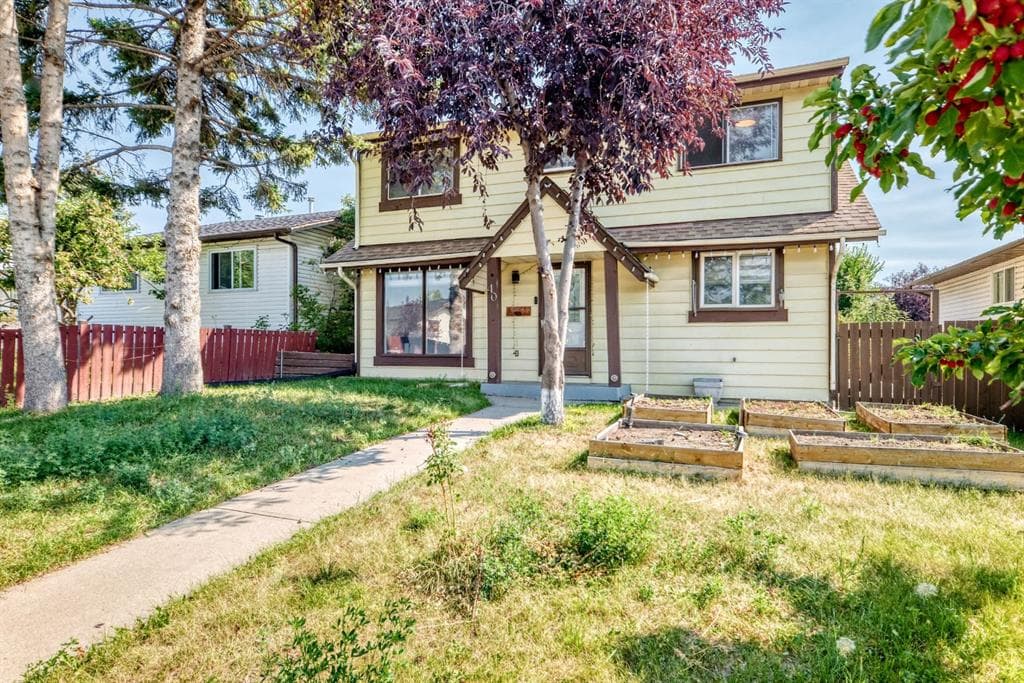 3-bed Detached for sale at 40 Falconridge Close NE, Calgary