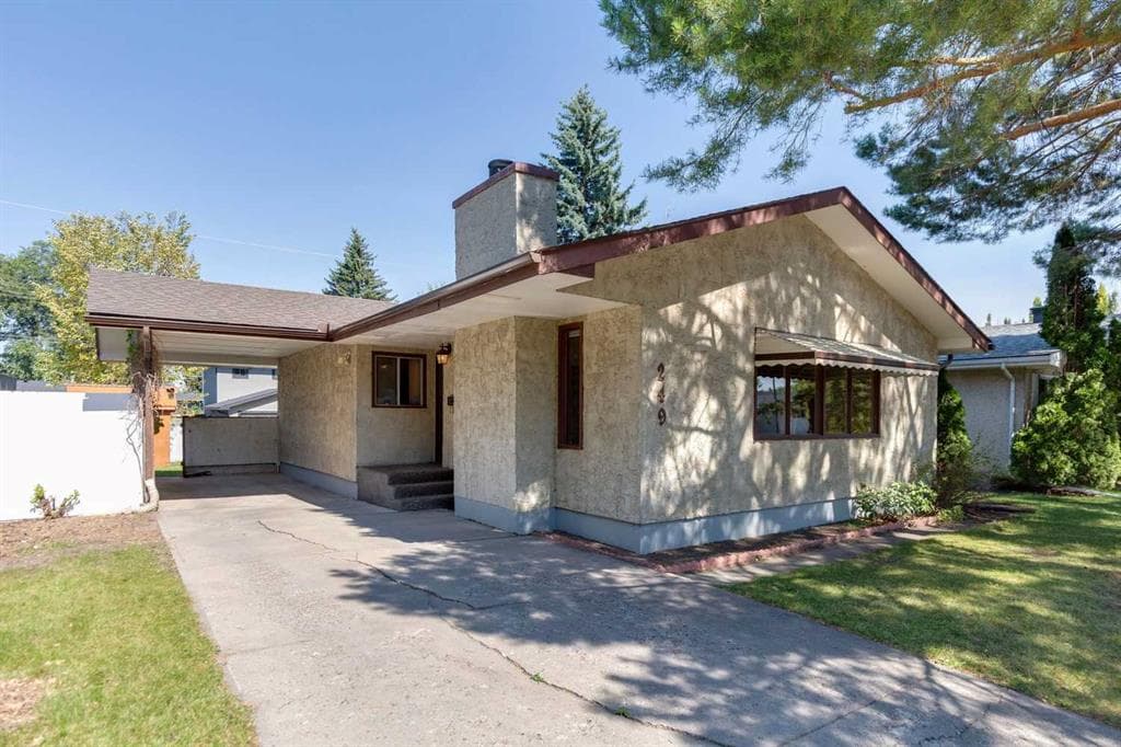 249 Wascana Crescent SE — photo 1