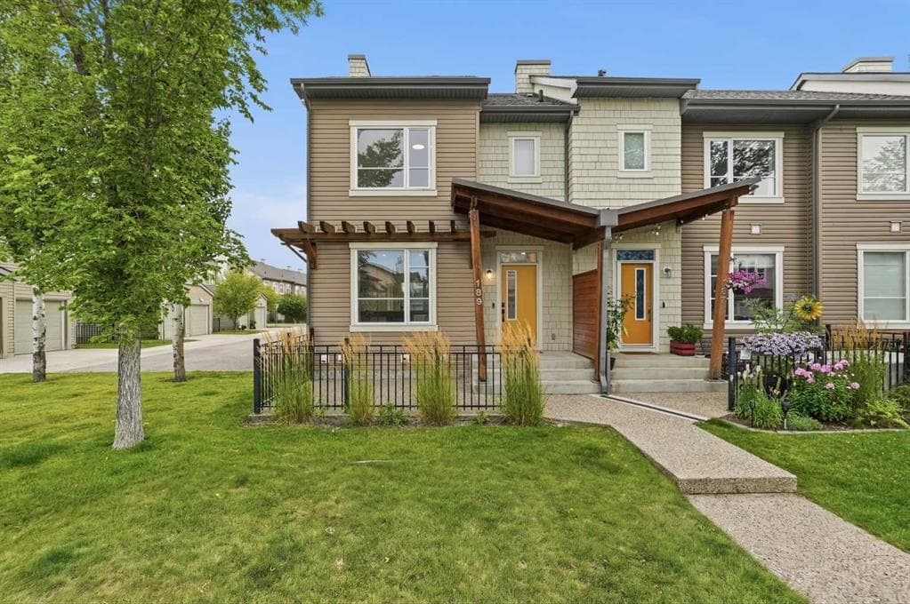 189 Chapalina Square SE — photo 1
