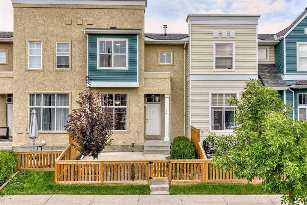 224 Mckenzie Towne Link SE — photo 1