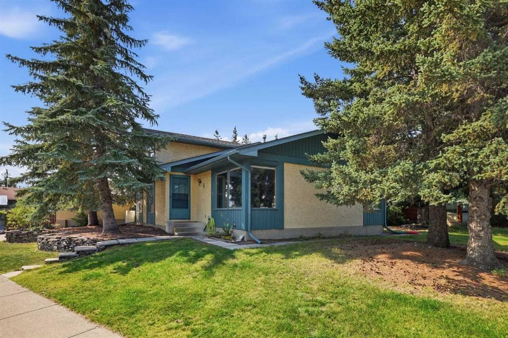 5-bed Detached for sale at 5 Glenwood Crescent, Cochrane