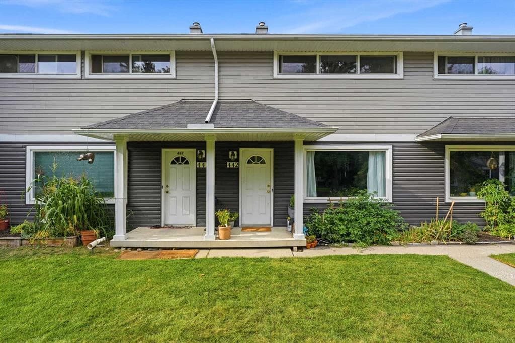 2-bed Townhouse for sale at 442 Regal Park NE, Calgary