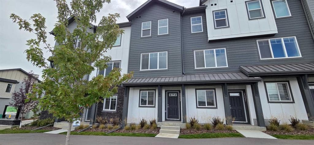 2-bed Townhouse for sale at 2223 81st Street SW, Calgary