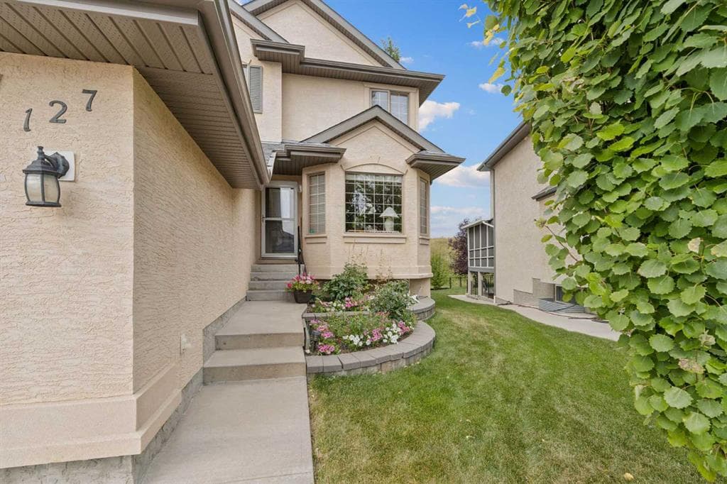 127 Edgeridge Close NW — photo 1