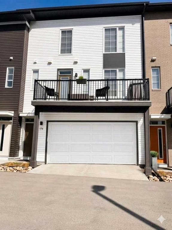 176 Walgrove Common SE — photo 1