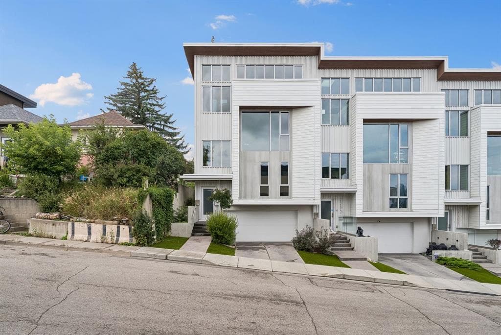 3-bed Townhouse for sale at 2205 17 Street SW, Calgary