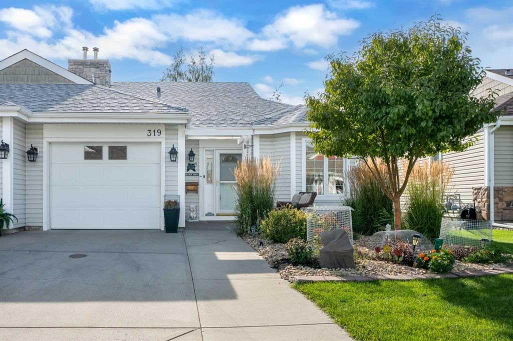 319 De Foras Close NW — photo 1