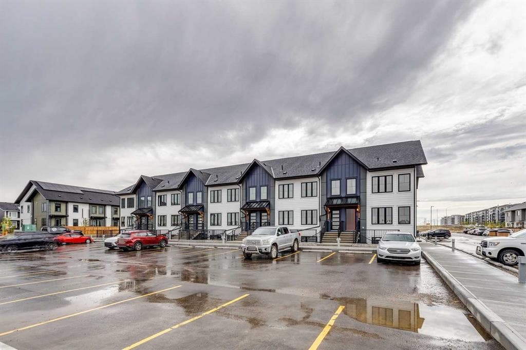 1-bed Townhouse for sale at 205, 40 Livingston Parade NE, Calgary
