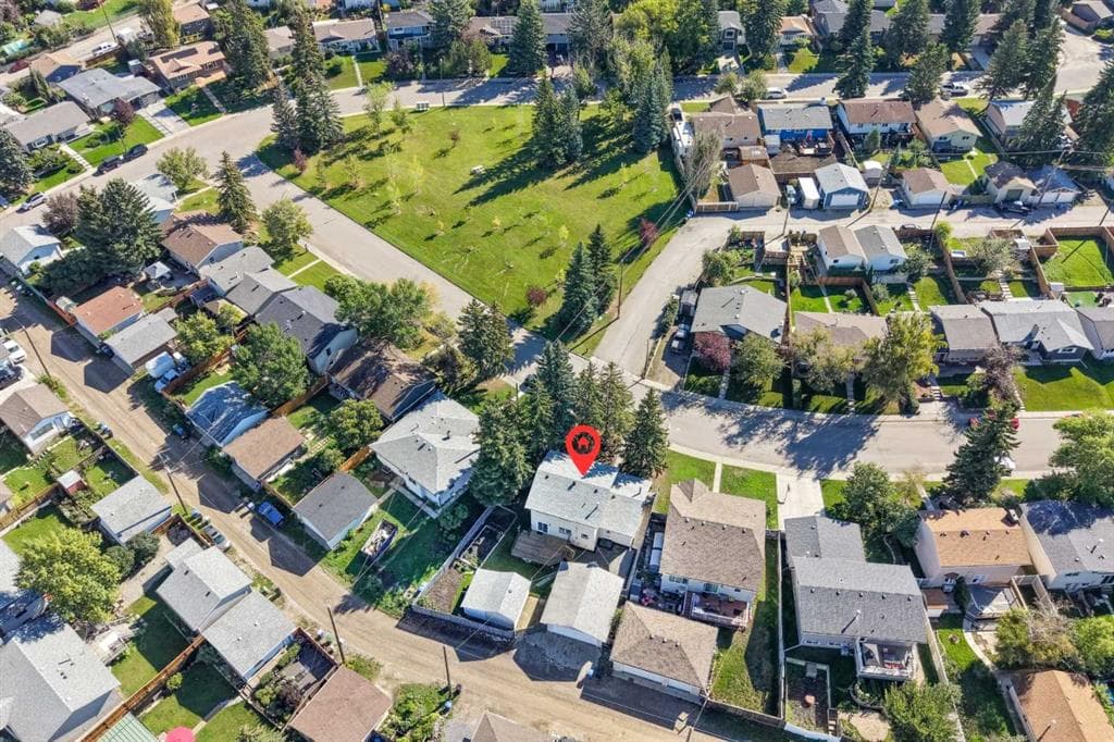 135 Queensland Road SE — photo 1