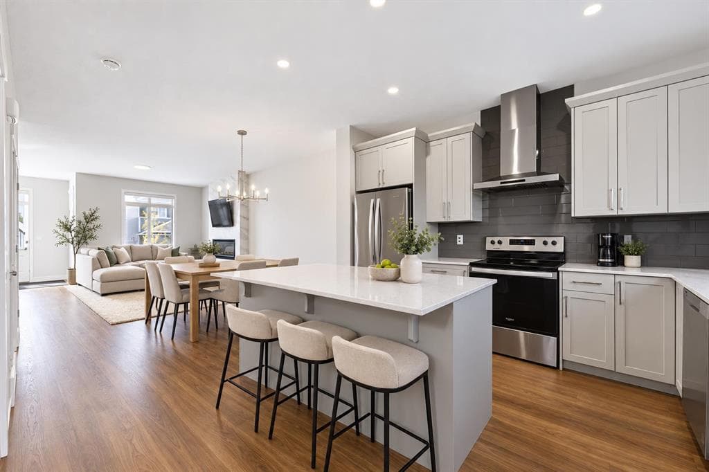 10 Lucas Close NW — photo 1