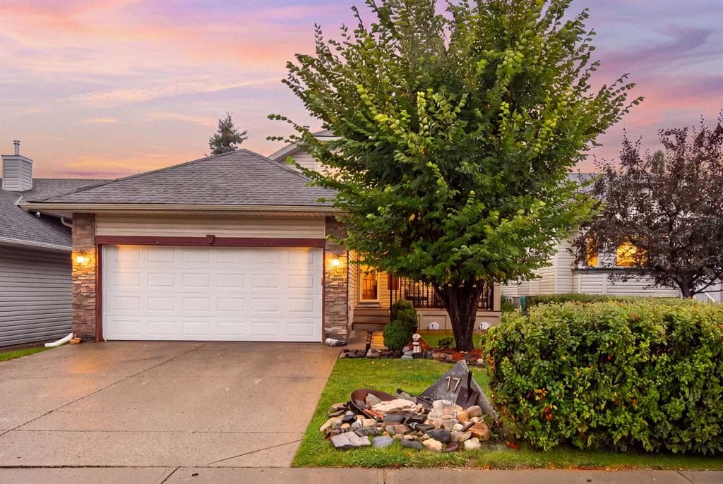 17 Westfall Crescent — photo 1