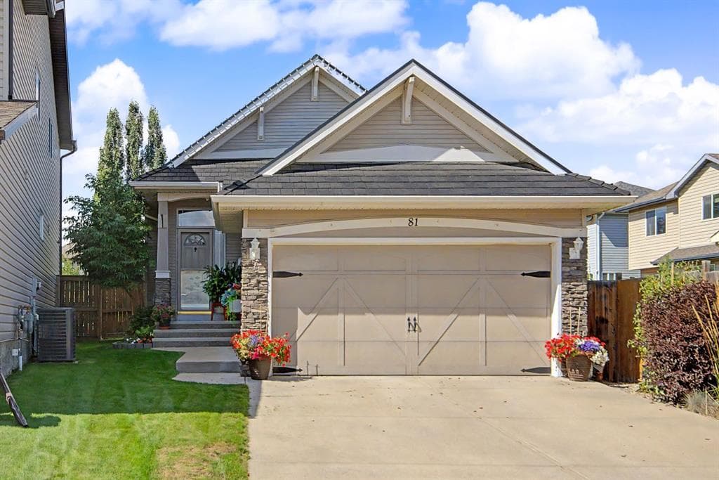 81 Brightonstone Grove SE — photo 1