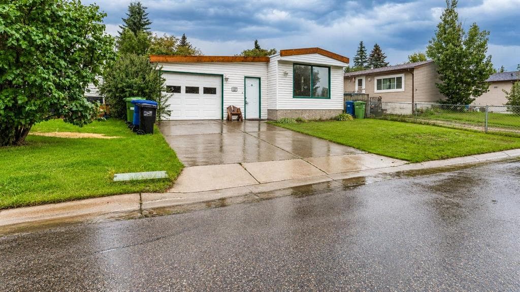24 spring HAVEN Close SE — photo 1
