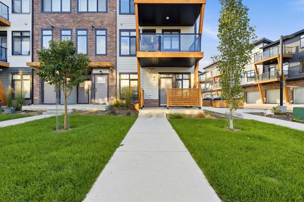 301, 562 Seton Circle SE — photo 1