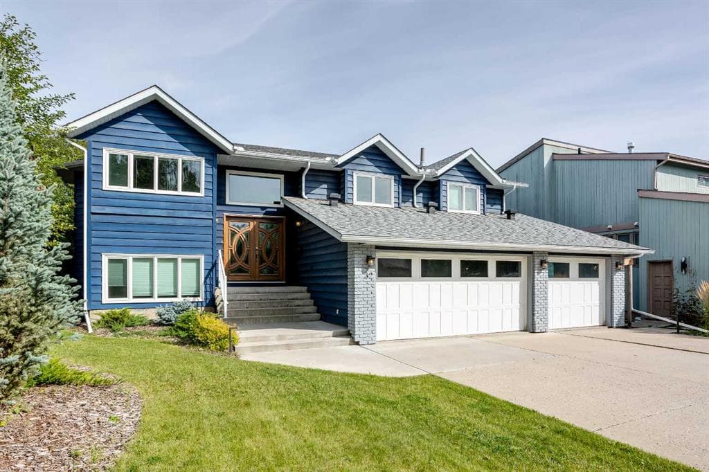 32 Bow Village Crescent NW — photo 1