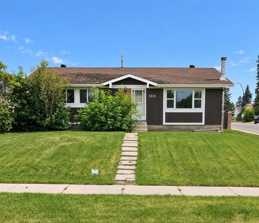 1219 68 Street NE — photo 1