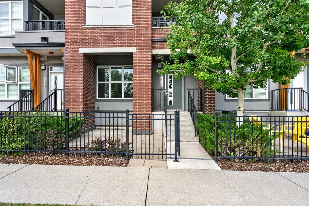 1-bed Apartment for sale at 2102, 95 Burma Star Road SW, Calgary
