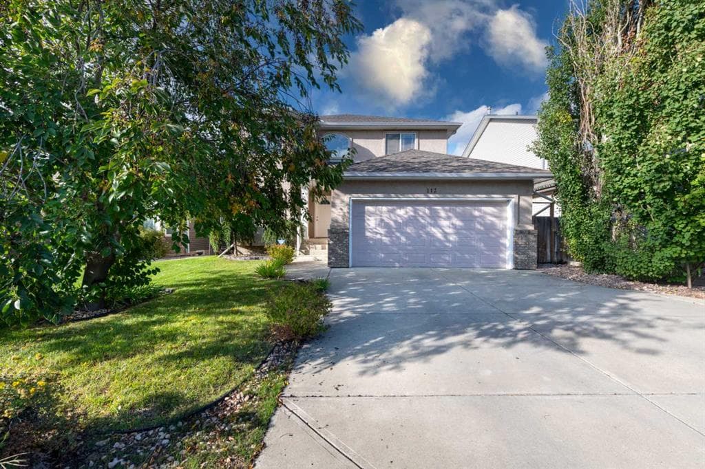 112 Cove Crescent — photo 1