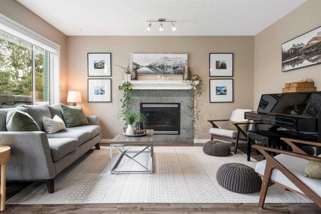 349 Douglas Glen Heath SE — photo 1