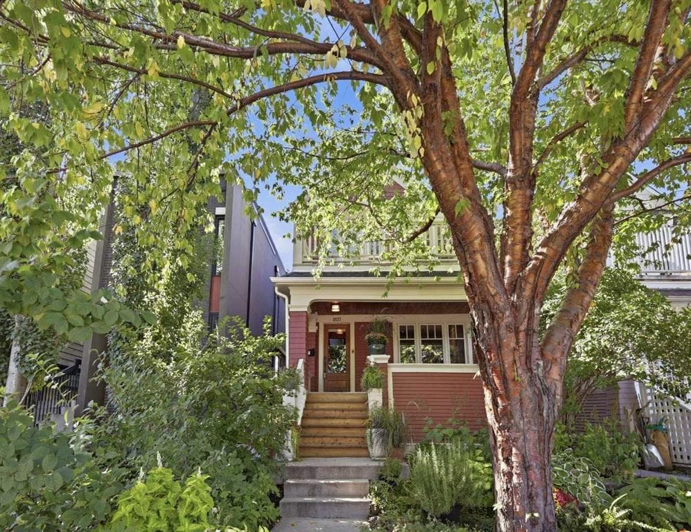 2127 16 Street SW — photo 1