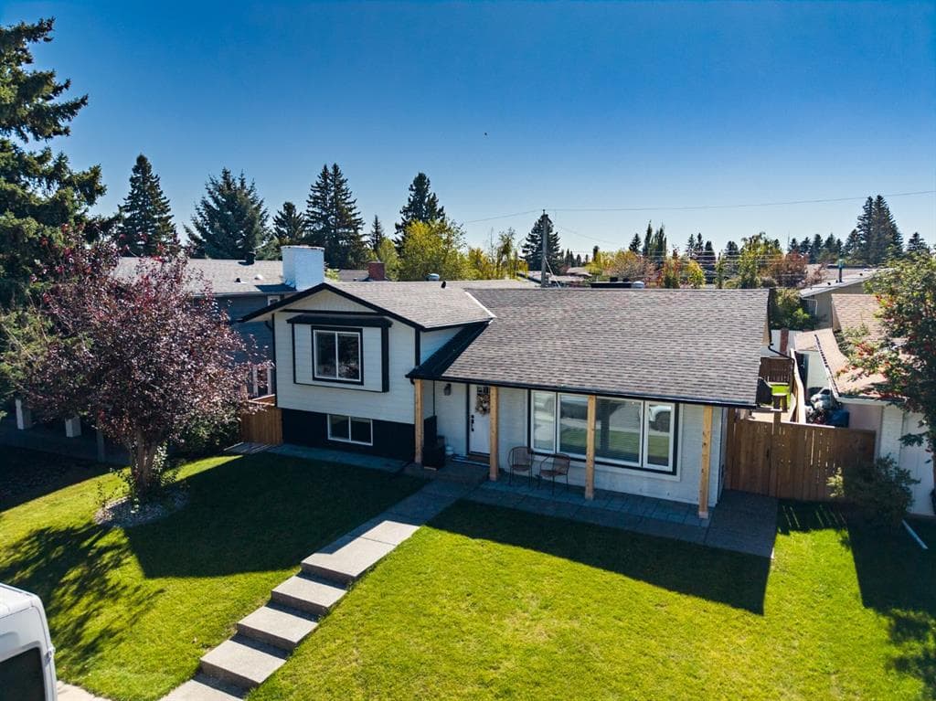 1215 Lake Twintree Drive SE — photo 1