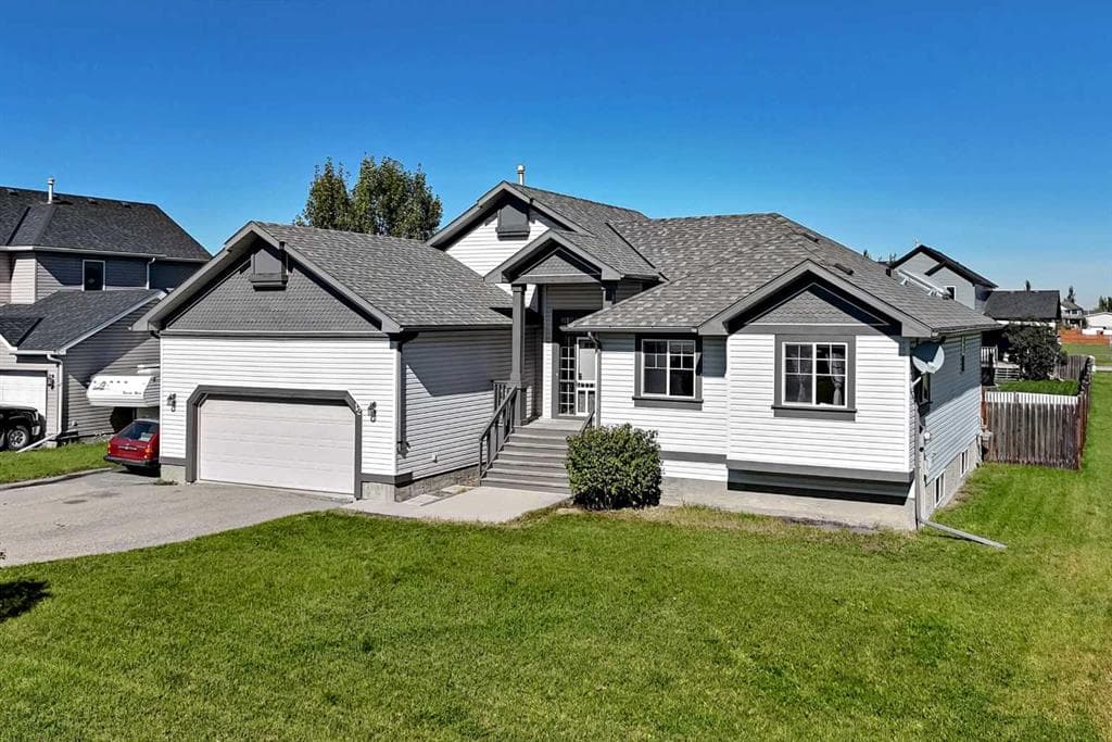 12 Welshimer Crescent NE — photo 1