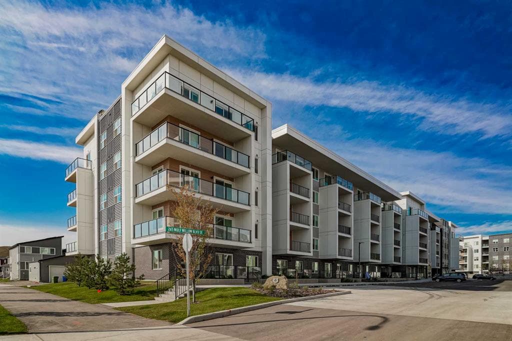 3-bed Apartment for sale at 2120, 265 Wolf Willow Boulevard SE, Calgary