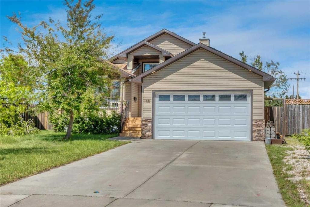 188 Aspen Creek Crescent — photo 1
