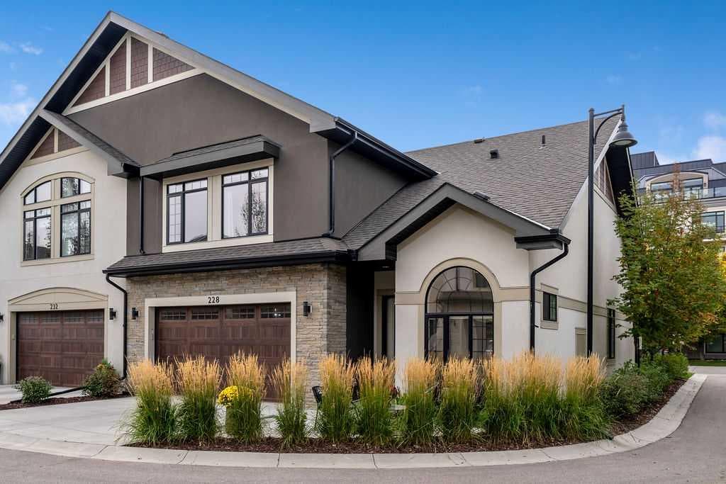 228 Quarry Way SE — photo 1