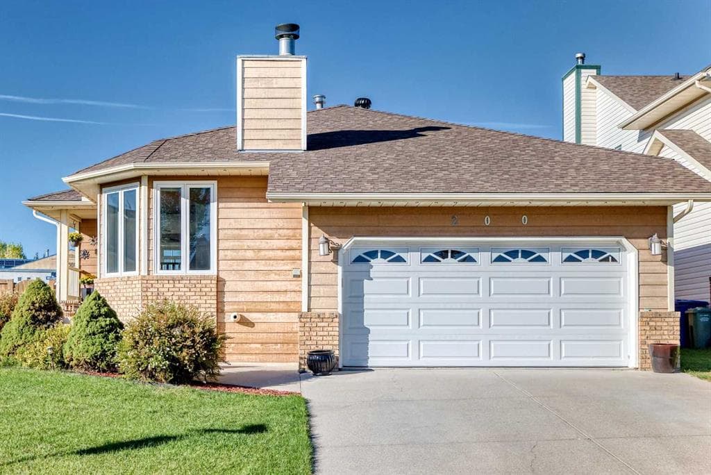 200 Downey Place — photo 1