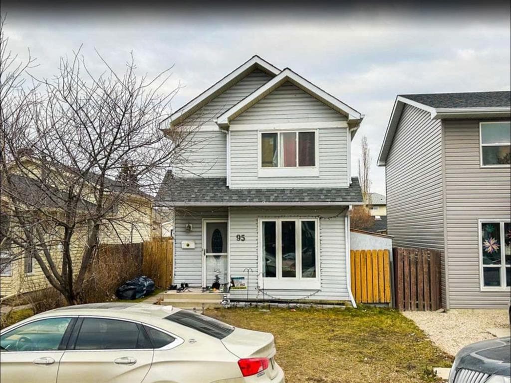 95 Castlegreen Close NE — photo 1