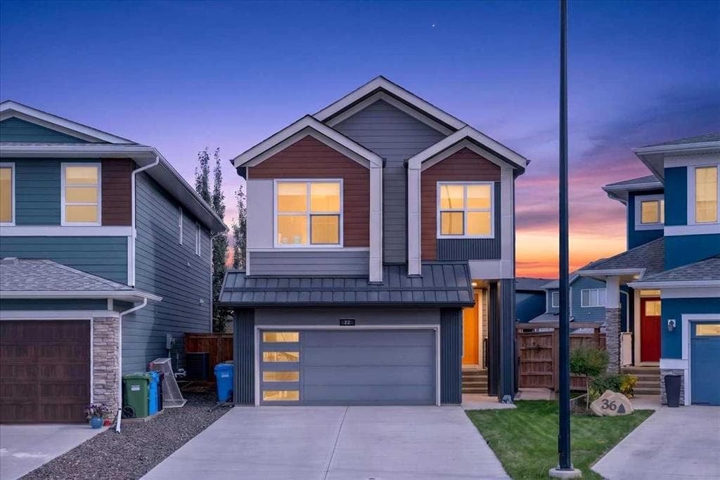 32 Cranbrook Bay SE — photo 1