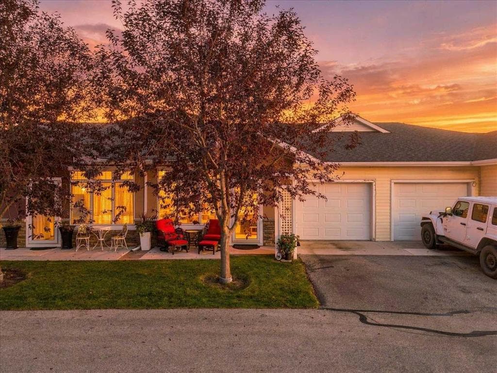 2-bed Townhouse for sale at 606 Sunvale Crescent NE, High River