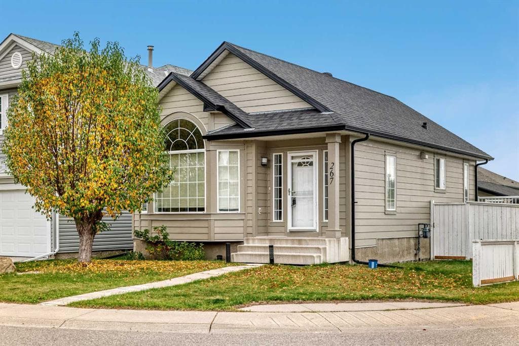 267 Covewood Close NE — photo 1