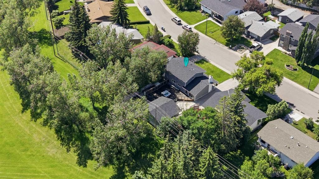 20 Mapleglade Close SE — photo 1