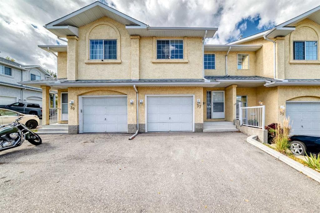 37 Beddington Gardens NE — photo 1
