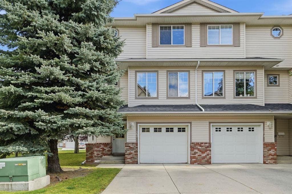 3-bed Townhouse for sale at 23 Country Hills Cove NW, Calgary