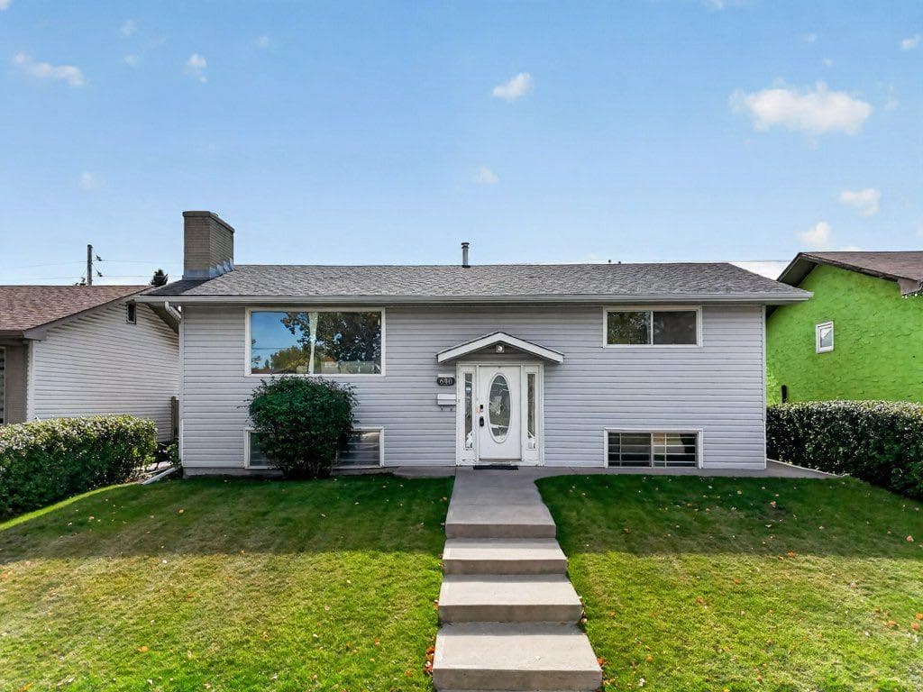 640 Maidstone Drive NE — photo 1