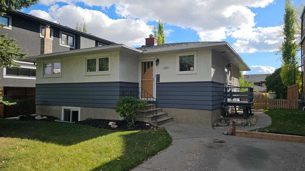 1905 32 Avenue SW — photo 1