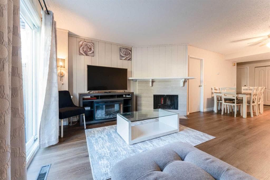 3-bed Townhouse for sale at 1101, 829 Coach Bluff Crescent SW, Calgary
