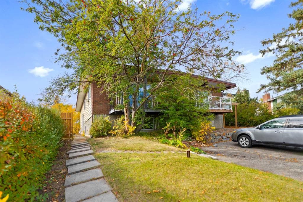 221 Theodore Place NW — photo 1